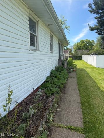 113 Sprankle Street NE Navarre OH 44662