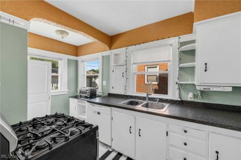2125 Brookview Boulevard Parma OH 44134