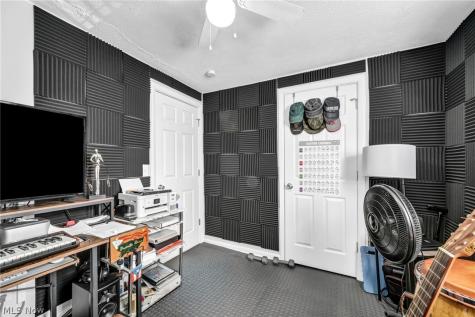 301 Warden Avenue Elyria OH 44035