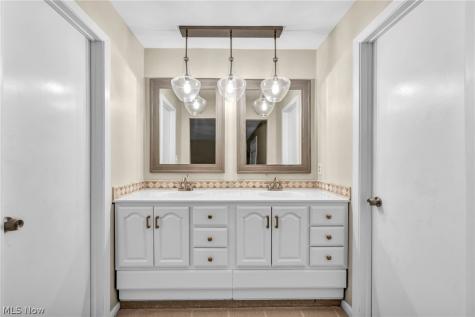 3159 Creekside Drive Westlake OH 44145