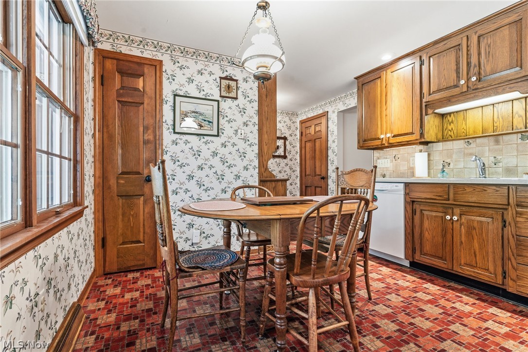 805 Fair Oaks Avenue SW North Canton OH 44720