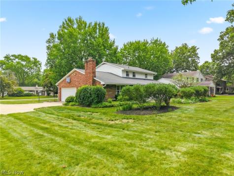 805 Fair Oaks Avenue SW North Canton OH 44720
