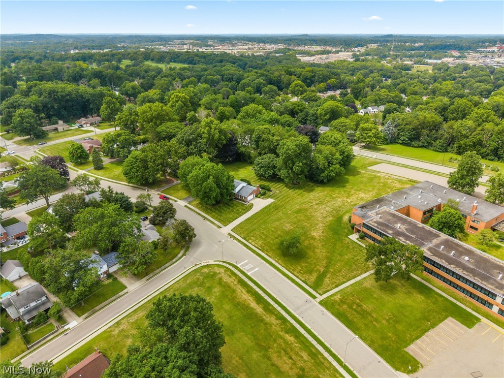 805 Fair Oaks Avenue SW North Canton OH 44720