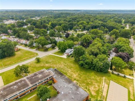 805 Fair Oaks Avenue SW North Canton OH 44720