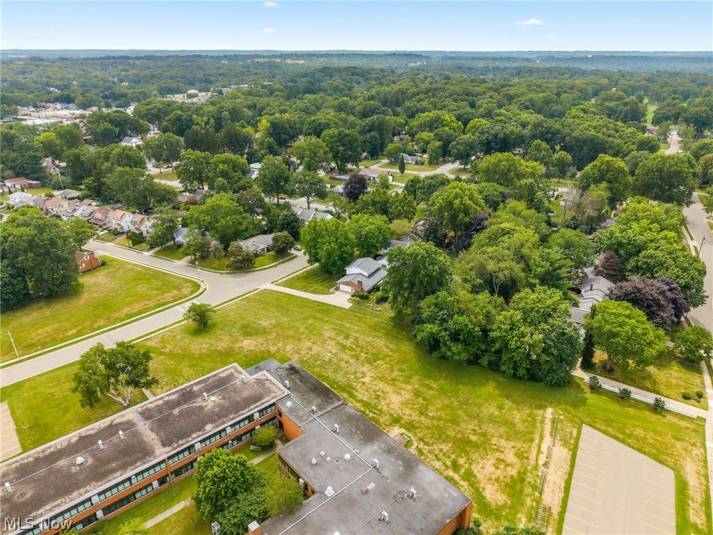 805 Fair Oaks Avenue SW North Canton OH 44720