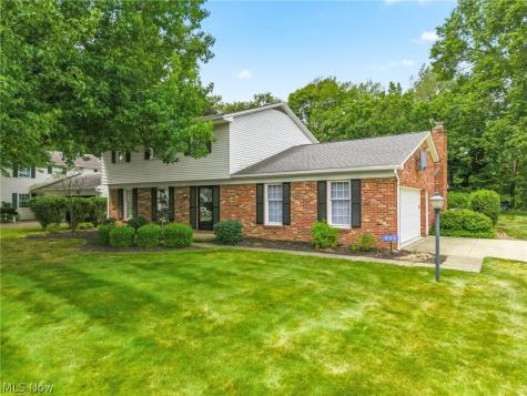 805 Fair Oaks Avenue SW North Canton OH 44720