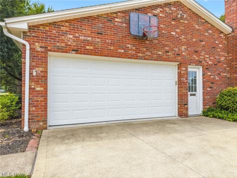 805 Fair Oaks Avenue SW North Canton OH 44720