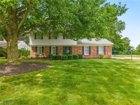 805 Fair Oaks Avenue SW North Canton OH 44720