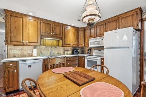 805 Fair Oaks Avenue SW North Canton OH 44720