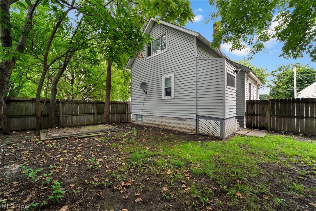 3330 W 59th Place Cleveland OH 44102