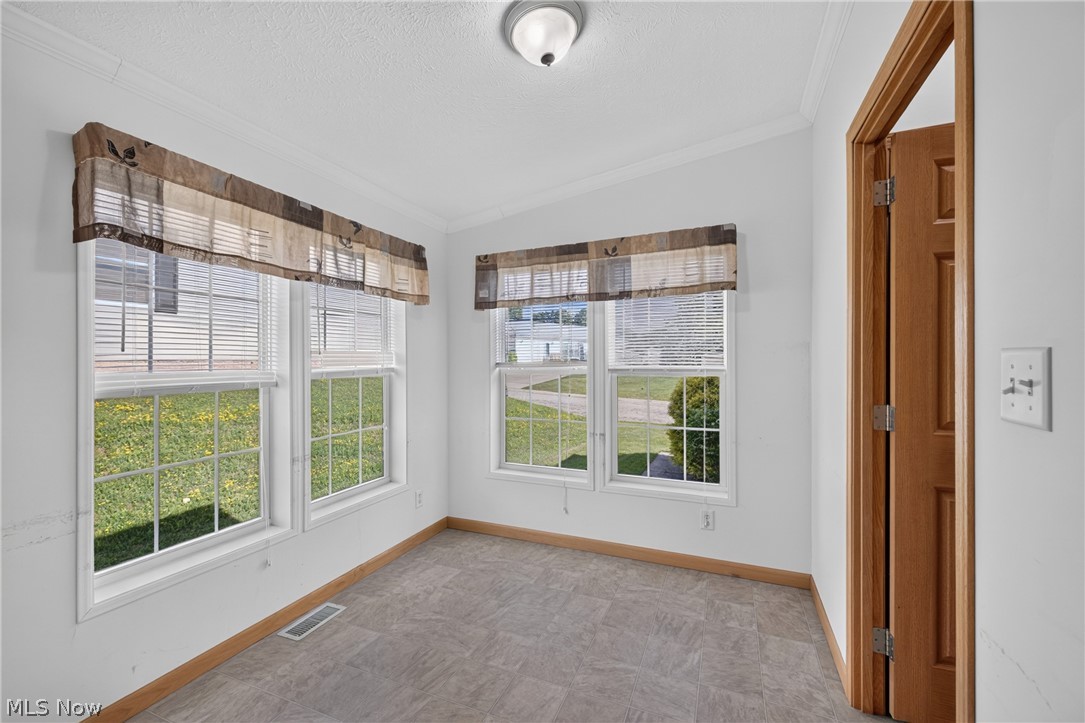 668 Woodlawn Road Chardon OH 44024