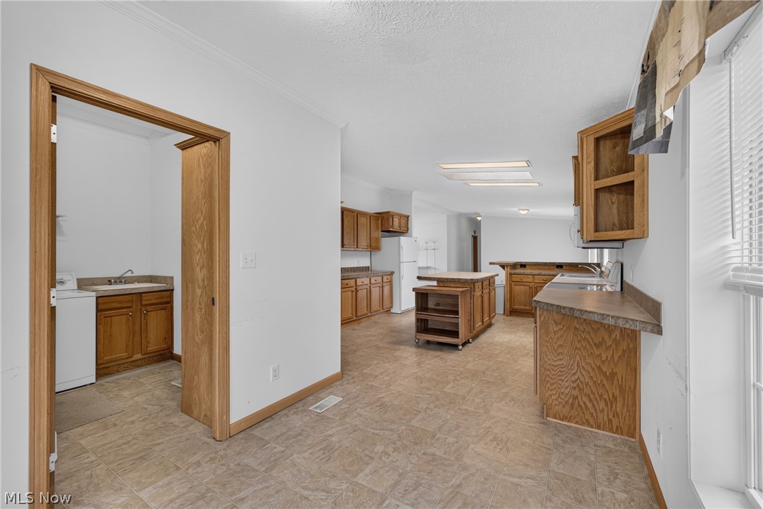 668 Woodlawn Road Chardon OH 44024