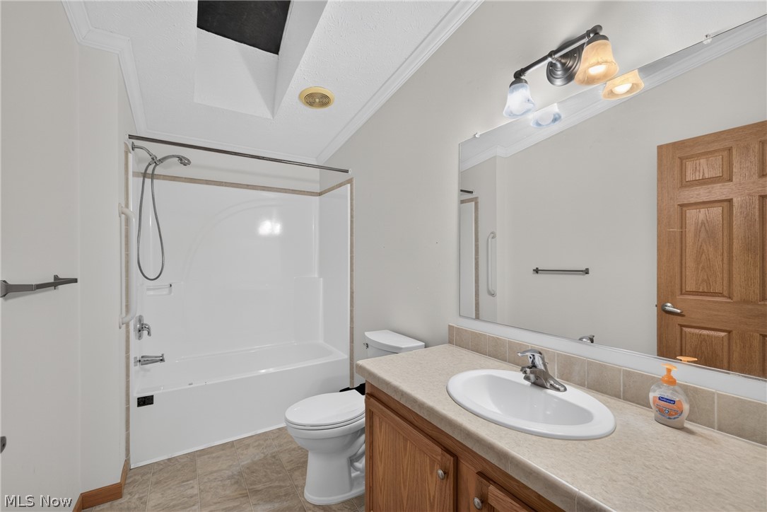 668 Woodlawn Road Chardon OH 44024