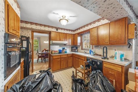16002 Colletta Lane Cleveland OH 44111