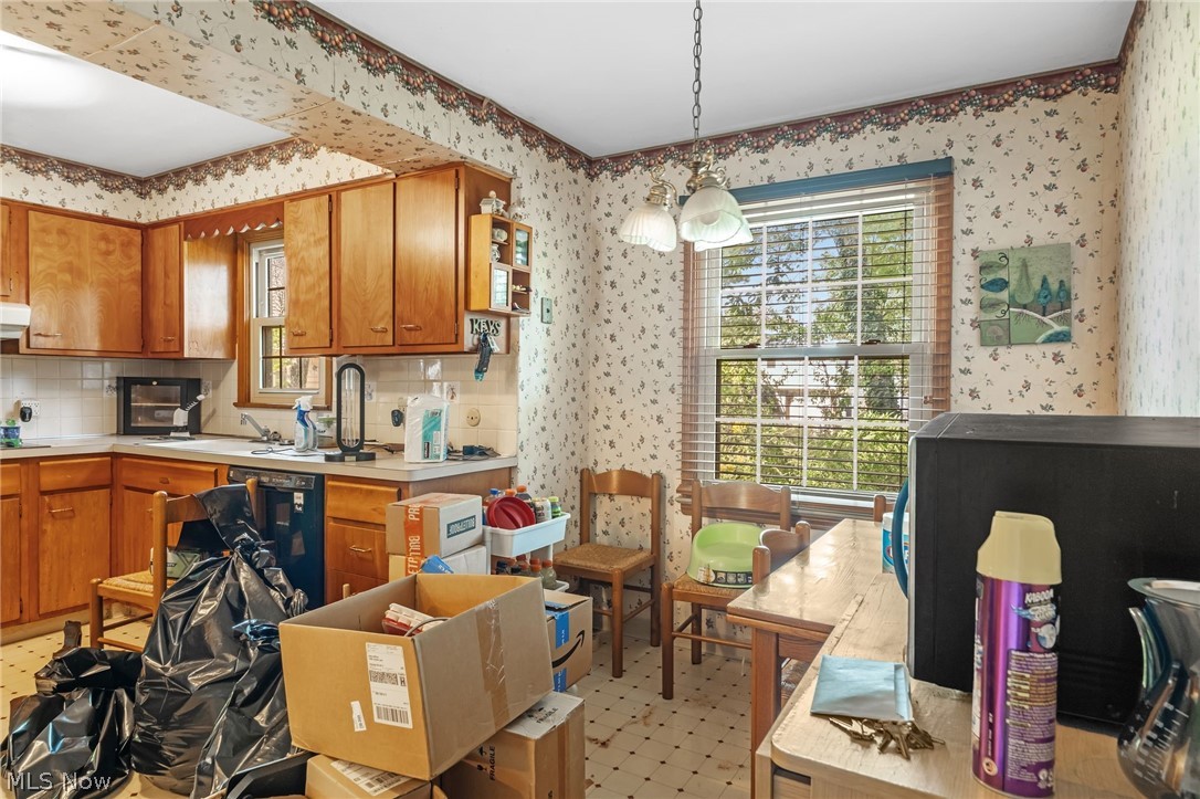 16002 Colletta Lane Cleveland OH 44111