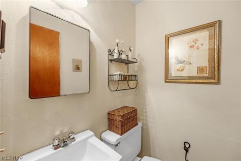16002 Colletta Lane Cleveland OH 44111