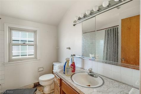 16002 Colletta Lane Cleveland OH 44111