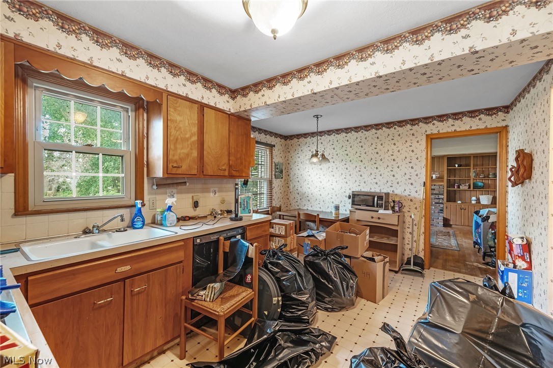 16002 Colletta Lane Cleveland OH 44111