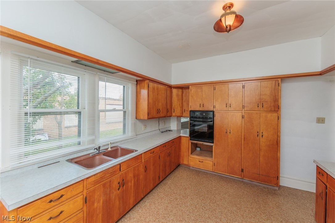 110 Courtland Street Wellington OH 44090