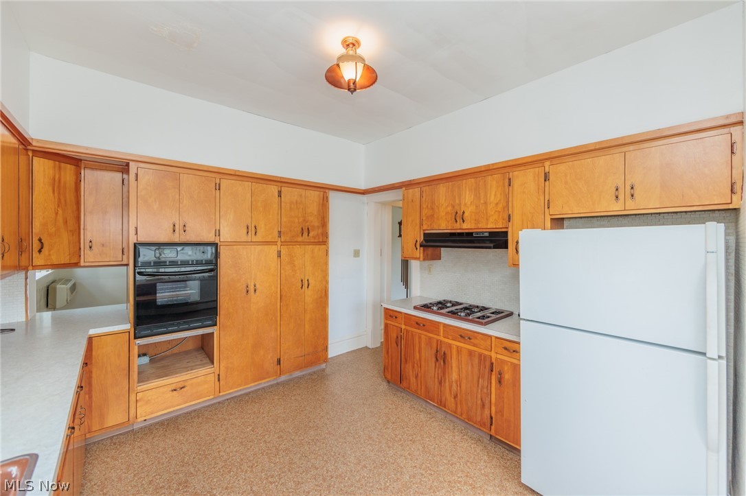 110 Courtland Street Wellington OH 44090