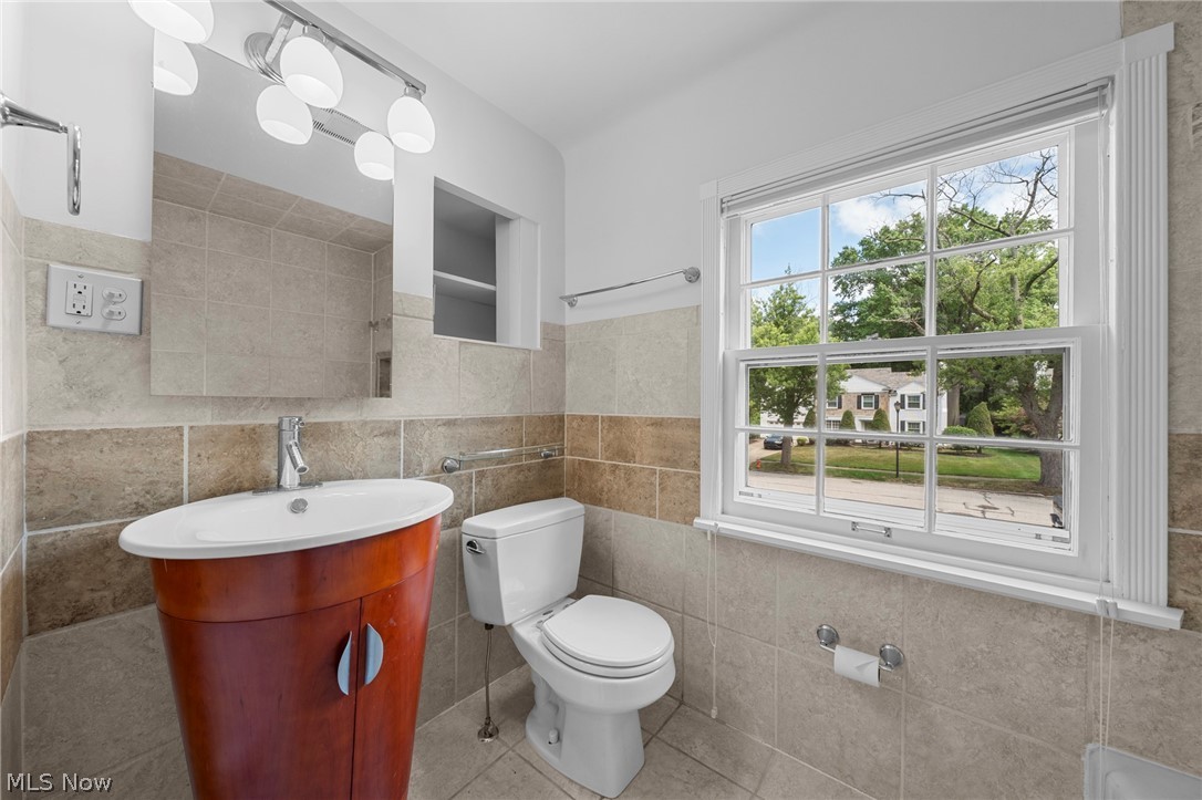 1460 Burlington Road Cleveland Heights OH 44118