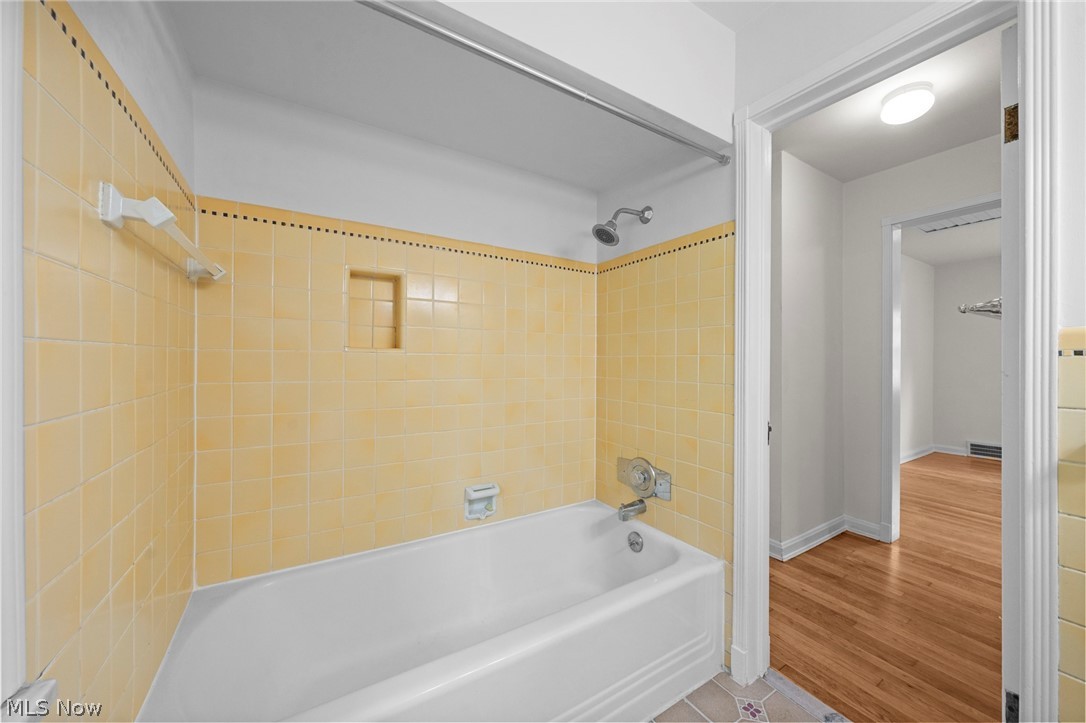 1460 Burlington Road Cleveland Heights OH 44118