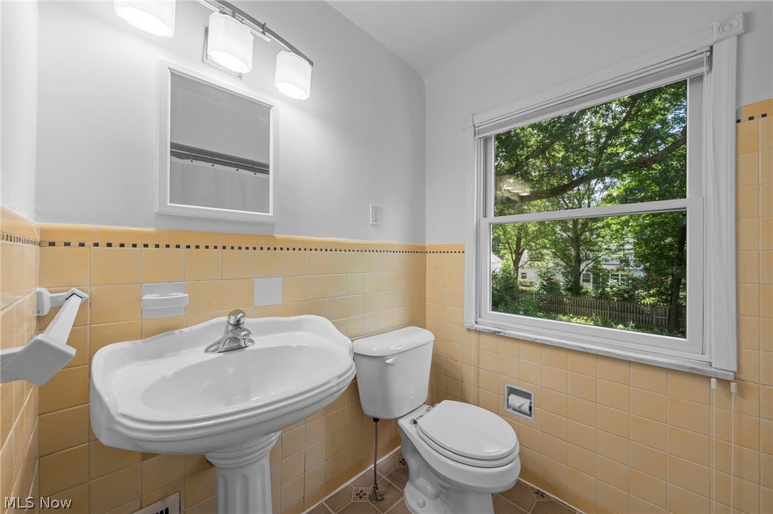 1460 Burlington Road Cleveland Heights OH 44118