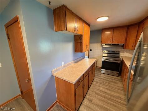 4284 Swallen Avenue Louisville OH 44641