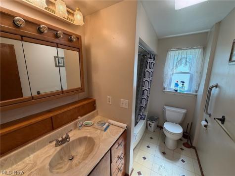 4284 Swallen Avenue Louisville OH 44641