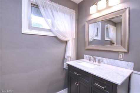 172 27th Street NW Barberton OH 44203
