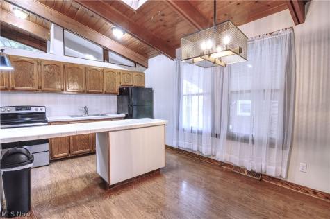 172 27th Street NW Barberton OH 44203