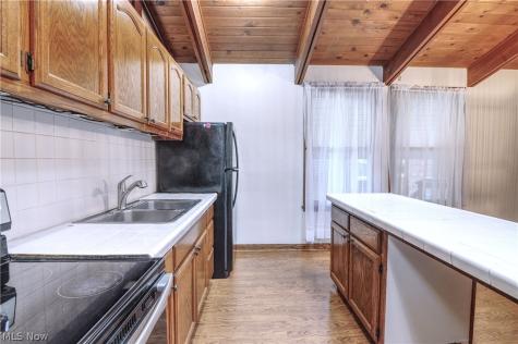 172 27th Street NW Barberton OH 44203