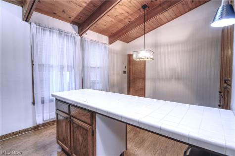 172 27th Street NW Barberton OH 44203