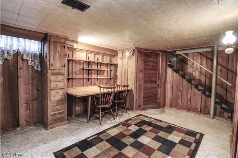 172 27th Street NW Barberton OH 44203