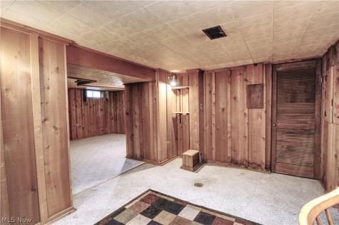 172 27th Street NW Barberton OH 44203