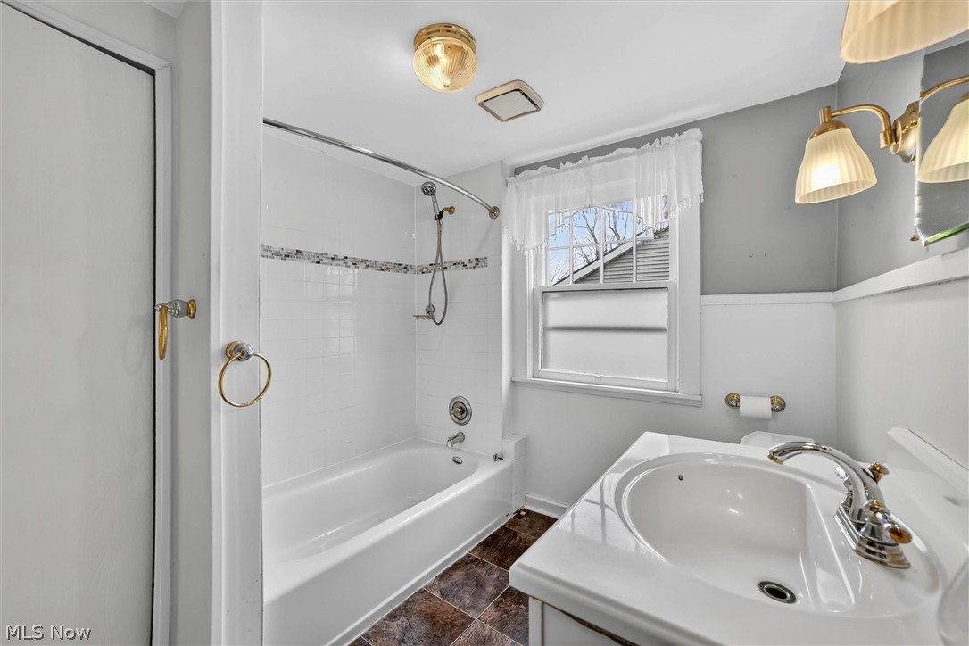 322 W 28th Street Lorain OH 44055