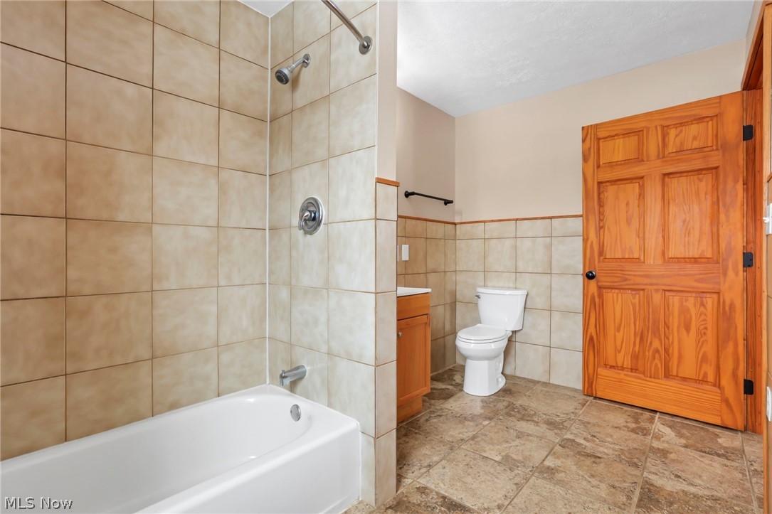 18010 Winterset Lane Lore City OH 43755