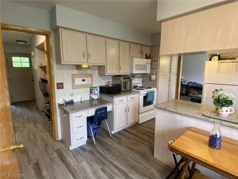 8292 Ravenna Avenue Louisville OH 44641