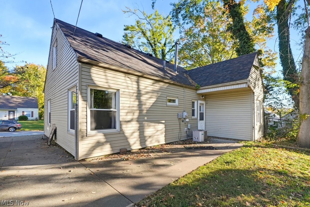 1528 Myrtle Avenue Cuyahoga Falls OH 44221