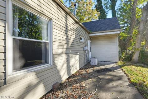 1528 Myrtle Avenue Cuyahoga Falls OH 44221