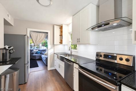 1528 Myrtle Avenue Cuyahoga Falls OH 44221