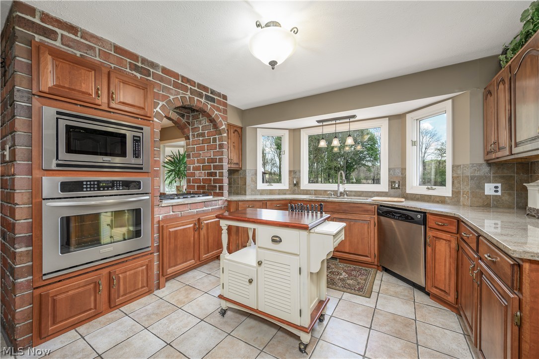 1632 Carriage House Drive Mogadore OH 44260