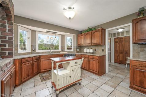 1632 Carriage House Drive Mogadore OH 44260