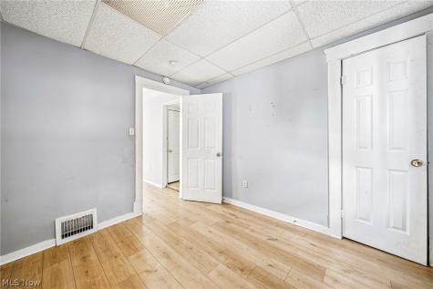 1722 Burgess Road Cleveland OH 44112