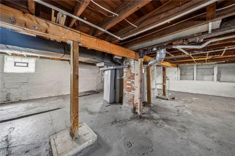 1722 Burgess Road Cleveland OH 44112