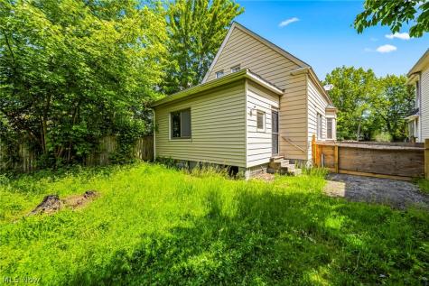 1722 Burgess Road Cleveland OH 44112