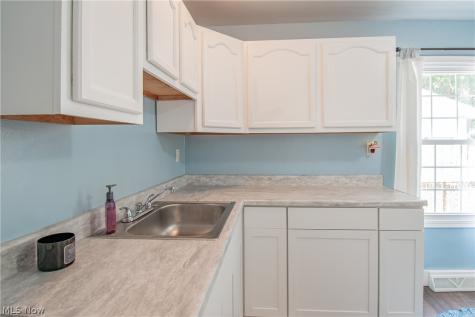 908 Hayes Avenue Willoughby OH 44094