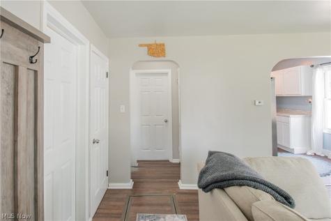 908 Hayes Avenue Willoughby OH 44094