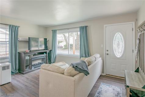 908 Hayes Avenue Willoughby OH 44094