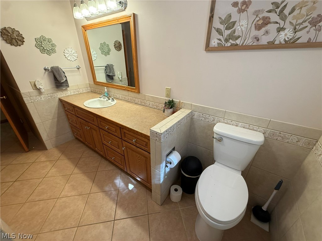 4223 Blacksnake Hill Road NE Dover OH 44622